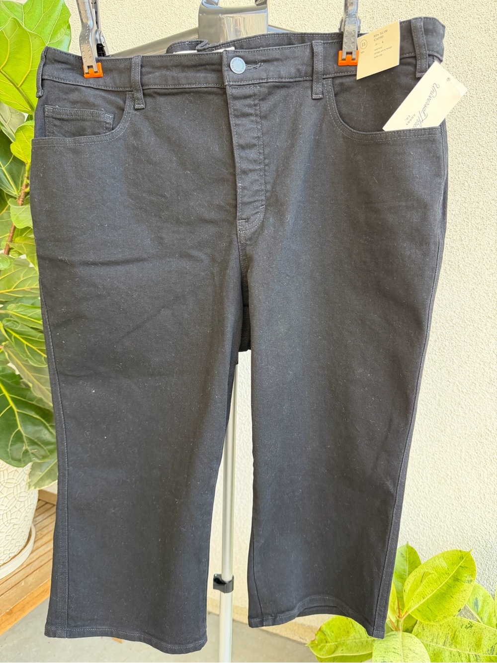 Universal Thread Women's Mid-Rise 80's Capri Slim Fit Jeans Black Size22 New